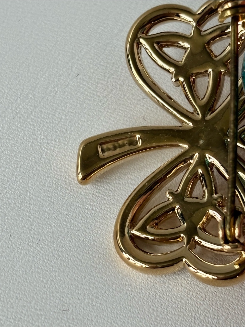 18K Gold Plated Shamrock  Brooch with Trinity Knot Leaves and Green Stone - Picture 5 of 12